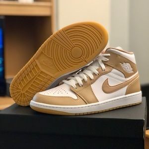 Jordan 1 Mid